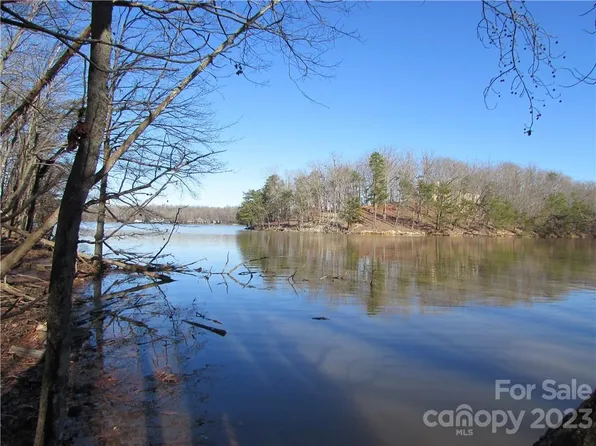 1068 Rocky Cove Ln, Denton, NC 27239