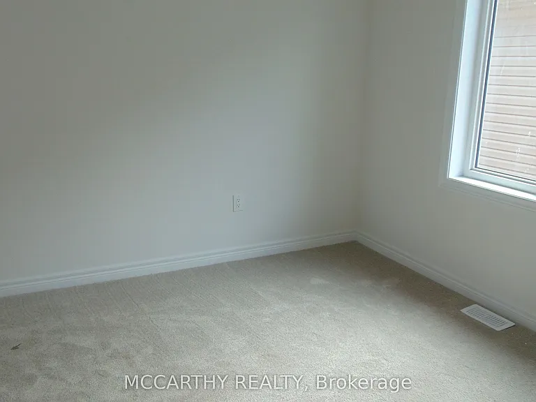 496 Black Cherry Cres — Photo 16