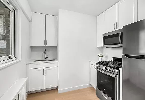 4th image of 400 E 77th St APT 4H
