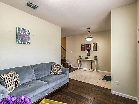 3rd image of 7010 Park Hill Trl