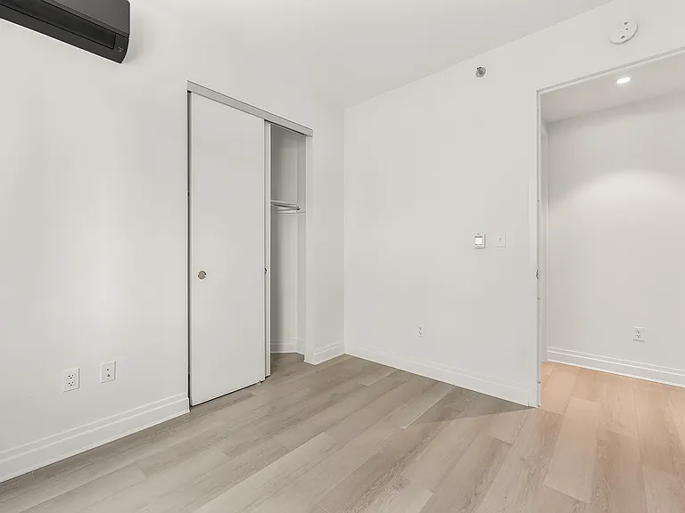 10-25 Jackson Ave #9B — Photo 9