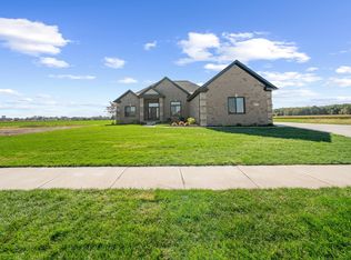 8127 Hunters Ridge Dr, Newport, MI 48166