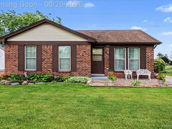 19055 Hyde Park Dr, Woodhaven, MI 48183