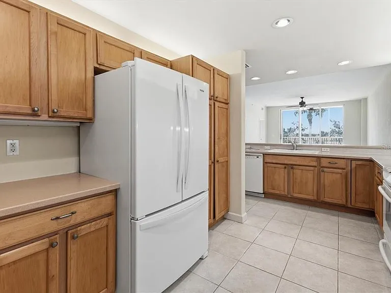 10045 Links Ln #203 — Photo 7