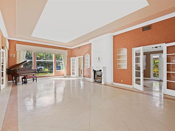 4th image of 1252 N Rio Vista Blvd
