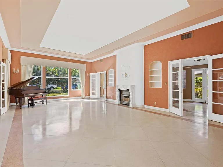 1252 N Rio Vista Blvd — Photo 4