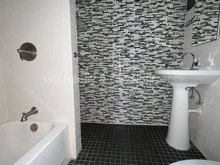 2145 N Lakewood Ave #3NR — Photo 5