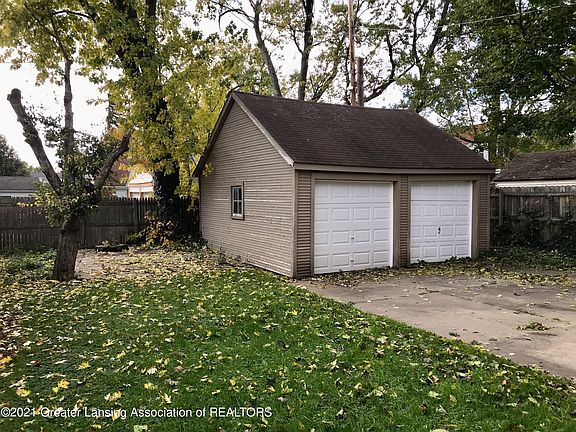 2nd image of 1523 W Ionia St