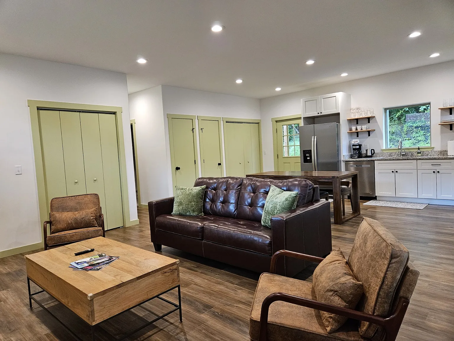 3 bed, 1188 sqft, $3,000 — Photo 2
