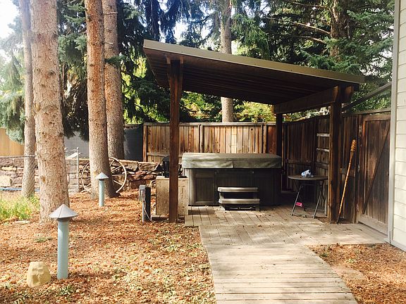 Pergola/hot tub