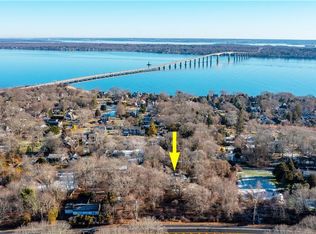 35 Sunset Ave, Saunderstown, RI 02874