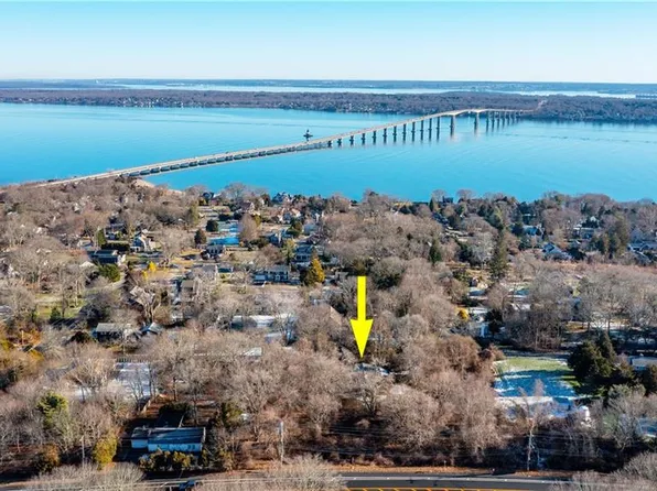 35 Sunset Ave, Saunderstown, RI 02874