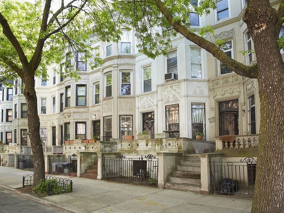2nd image of 265 New York Ave