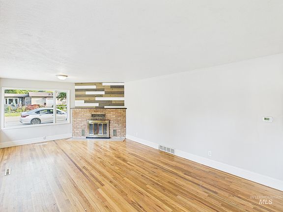 5th image of 2624 Iowa Ave