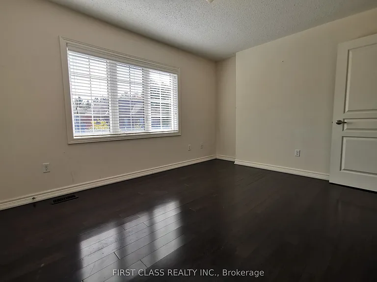 1140 Stuffles Cres — Photo 21