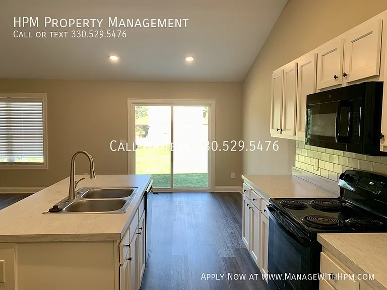 2469 Delaware Ave SW — Photo 2