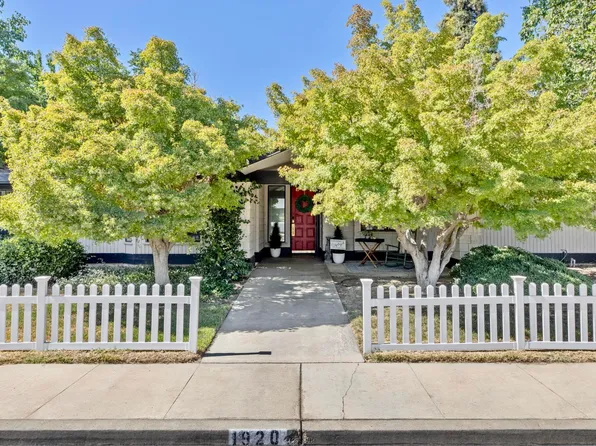 1920 E Paradise Avenue, Visalia, CA 93292