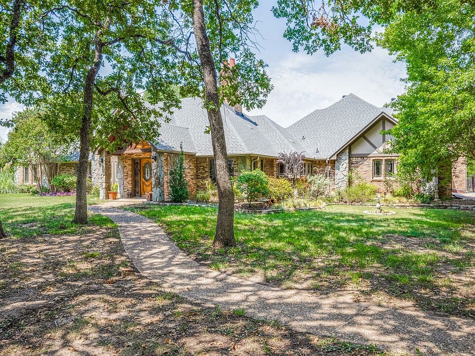 1st image of 335 Canyon Oaks Dr