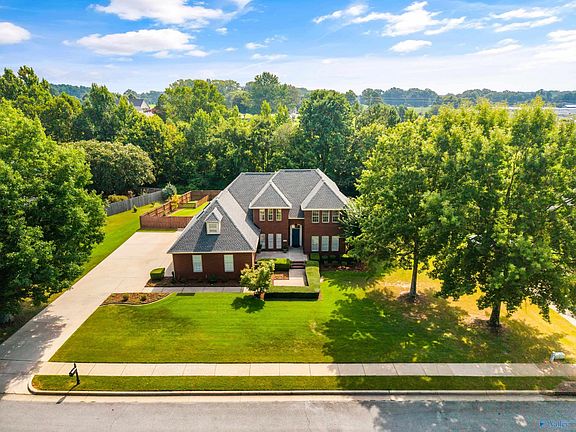 3rd image of 17092 Forest Hill Dr
