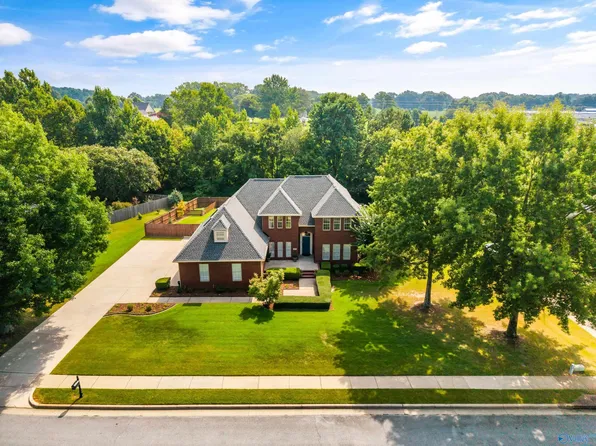 17092 Forest Hill Dr, Athens, AL 35613