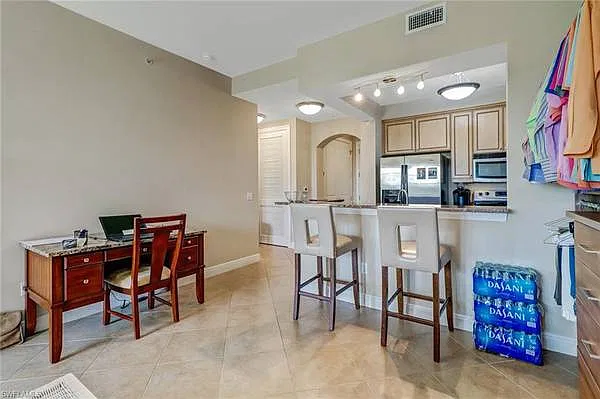 1 bed, 1.5 bath, 1005 sqft, $2,200 — Photo 4