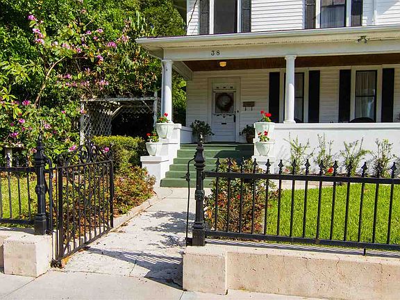 4th image of 38 Carrera St