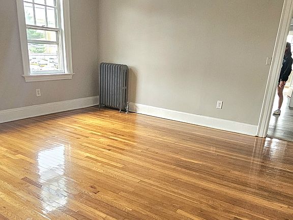 4th image of 305 Main St #D
