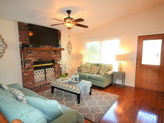 5th image of 2827 James Christopher Dr