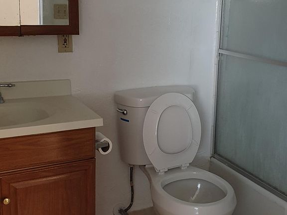 3rd image of 3811 Lincoln Ave #B