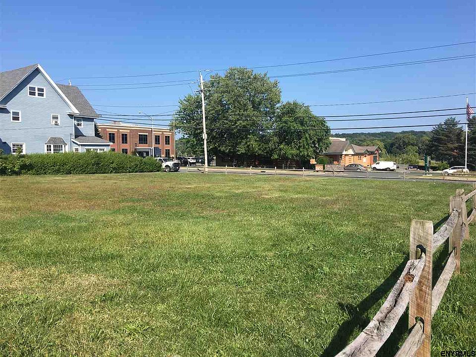 2nd image of 189 N Main St