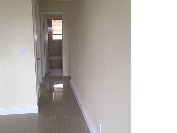 3rd image of 944 W 10th St #4