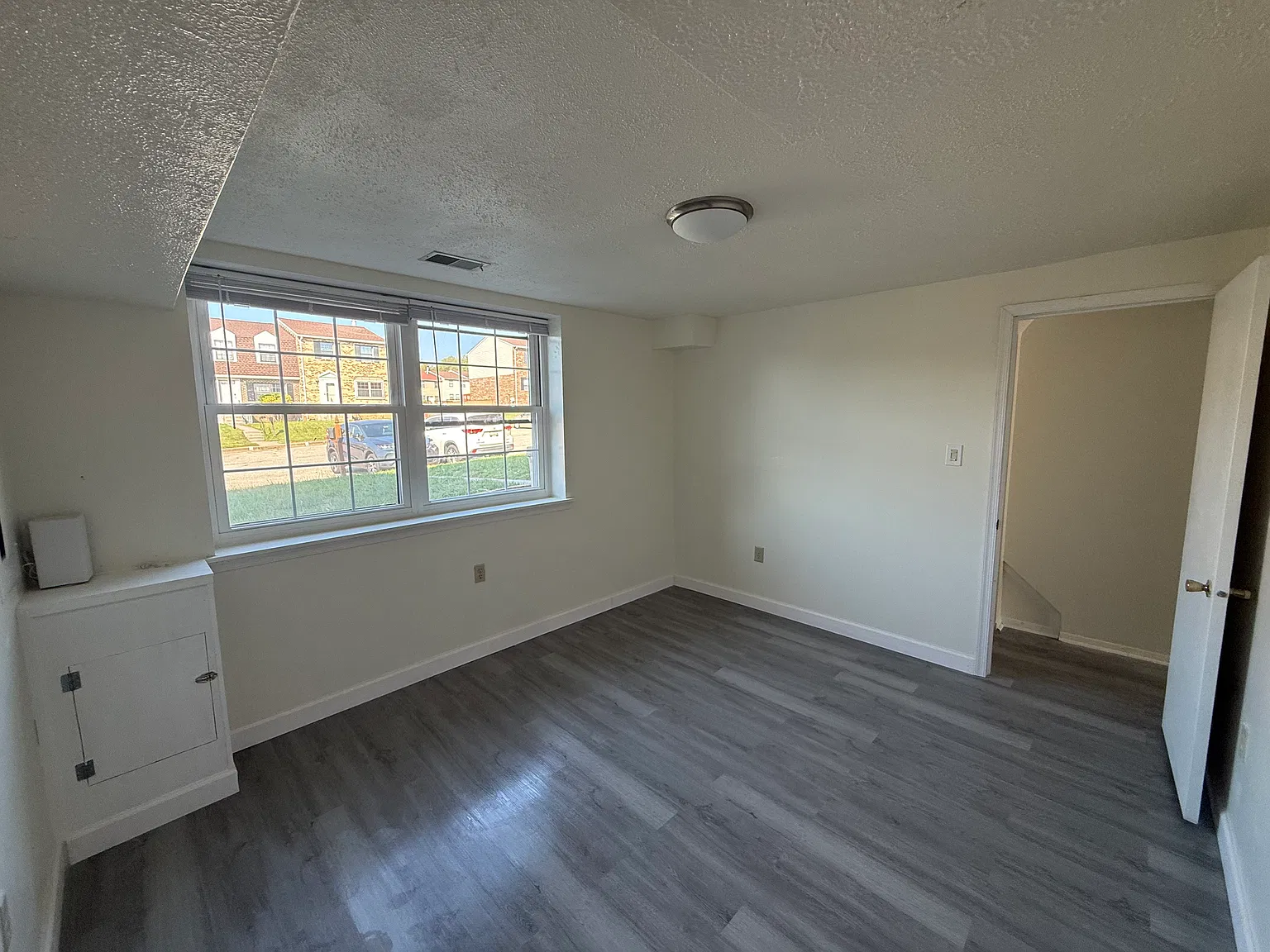 1 bed, 700 sqft, $1,200 — Photo 3