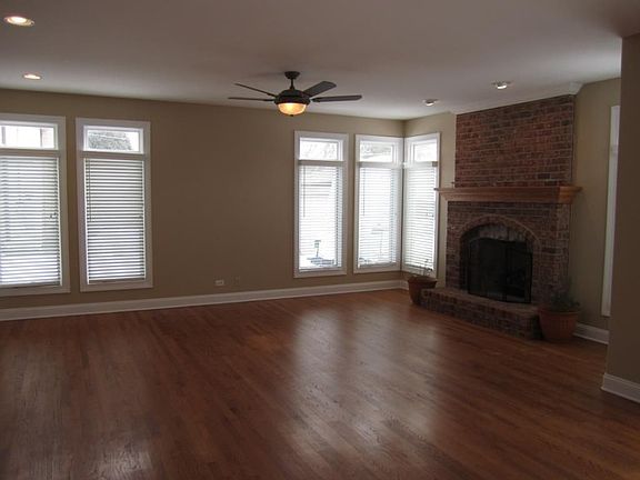 3rd image of 632 W Armitage Ave
