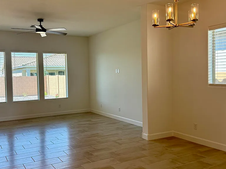 2933 E Mission Ln — Photo 34