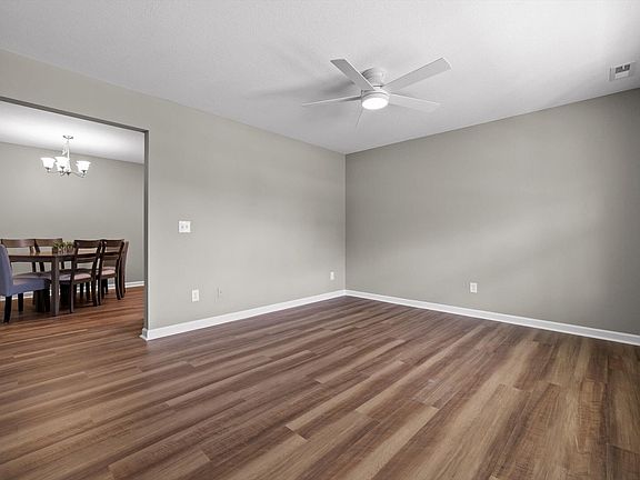 5th image of 240 Farmingdale Pl SE