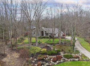 8652 Chase Dr, Chagrin Falls, OH 44023