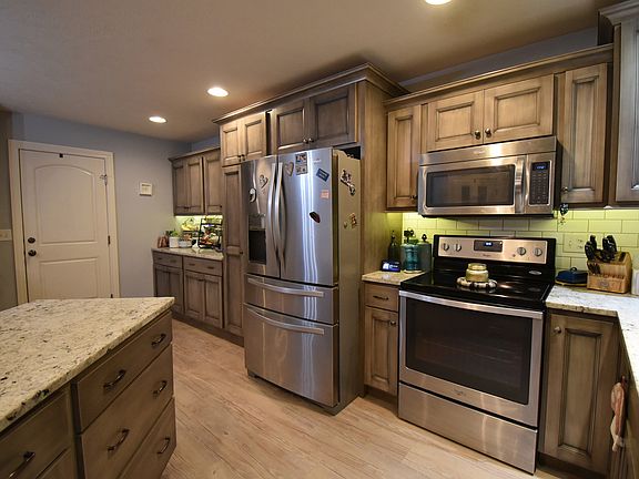 4th image of 1915 Dunraven Rd