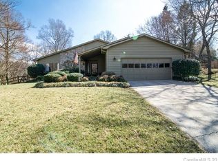 10003 Stoneleigh Ln, Charlotte, NC 28277