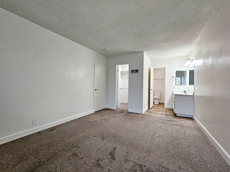 Lake Meadows Apartments — Photo 53