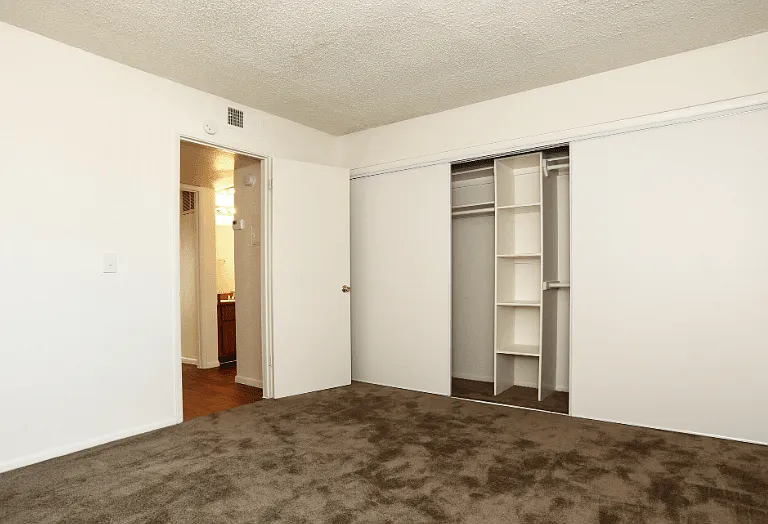 The Summit Apartments — Photo 13