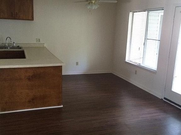5th image of 1724 Buckingham Ct APT B