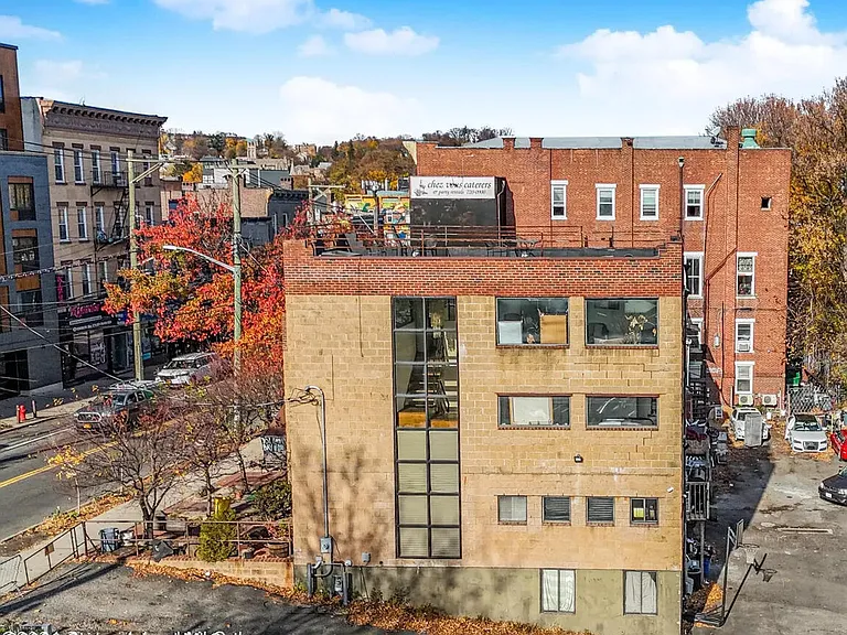 703 Bay St — Photo 19