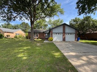 7044 Evanston St, Fayetteville, NC 28314