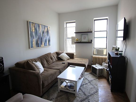 2nd image of 302 E 5th St #B4