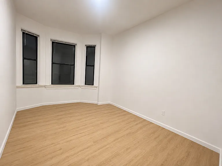 244 Kings Hwy #3A — Photo 3