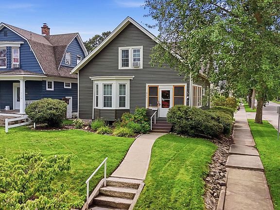3rd image of 611 Kinnaird Ave