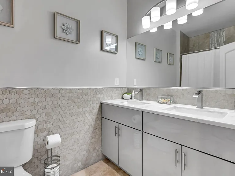 1167 Morse St NE #1 — Photo 32