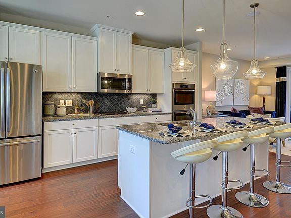 4th image of 3092 Sassafras Ct