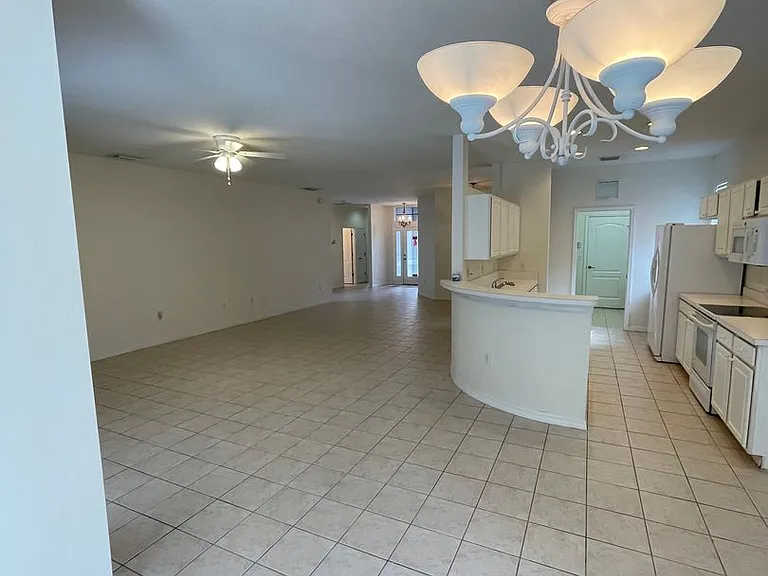 870 Greystone Ln — Photo 7