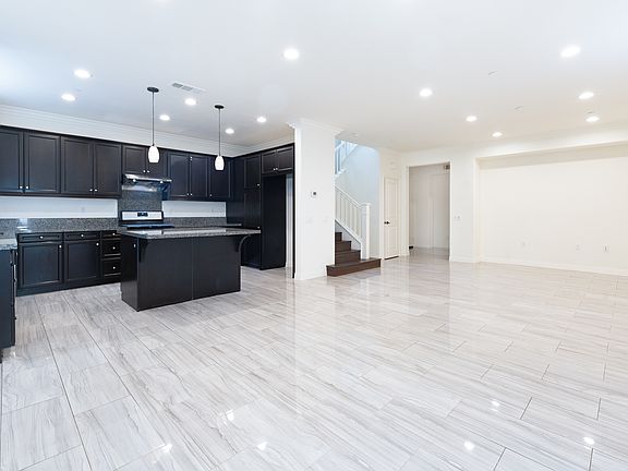 4th image of 14519 Marquette Ave
